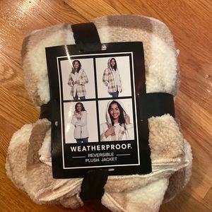 NWT Reversible plush jacket from WeatherProof☀️